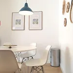 Gaudi Street Apartman *