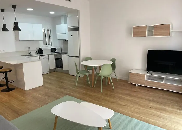 Gaudi Street Σίτζες