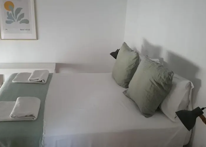 Gaudi Street * Σίτζες