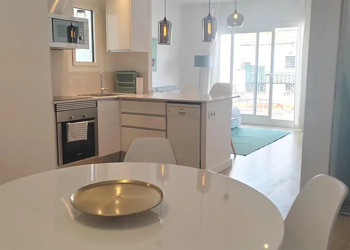 Gaudi Street * Σίτζες